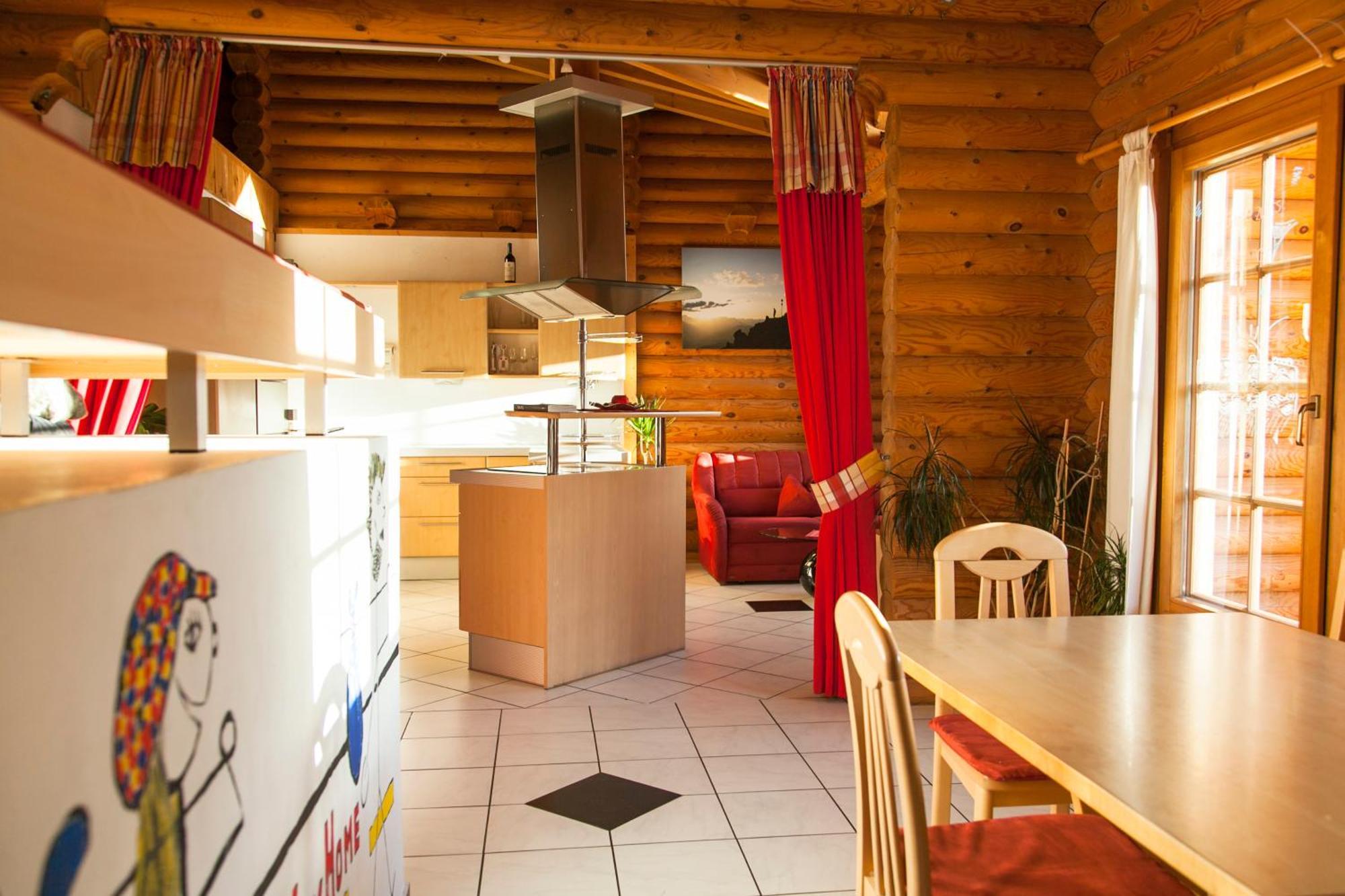 Camping Dreilaendereck Blockhuetten & Apartments Ried im Oberinntal Ruang foto